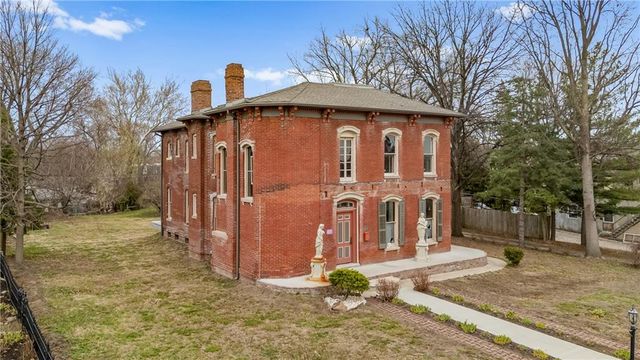 809-819 Hall Street, St Joseph, MO 64501