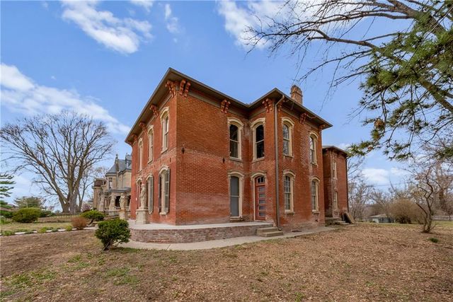 809-819 Hall Street, St Joseph, MO 64501