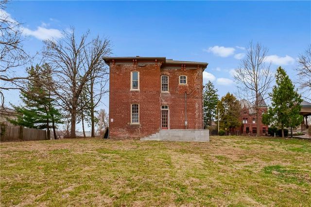 809-819 Hall Street, St Joseph, MO 64501