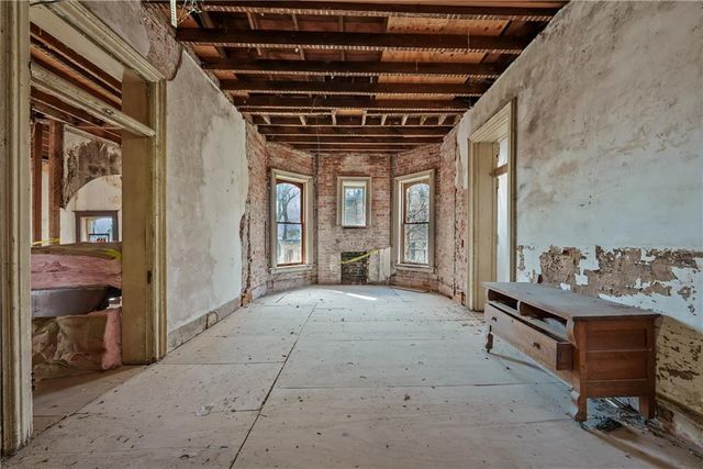 809-819 Hall Street, St Joseph, MO 64501