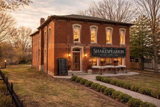 809-819 Hall Street, St Joseph, MO 64501