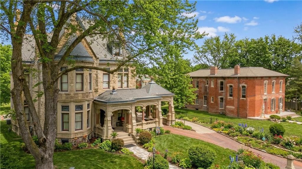 809-819 Hall Street, St Joseph, MO 64501