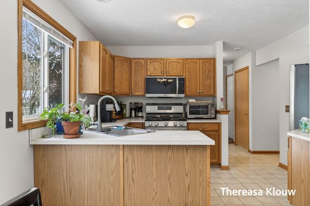 15158 Briarwood Street, Grand Haven Twp, MI 49417