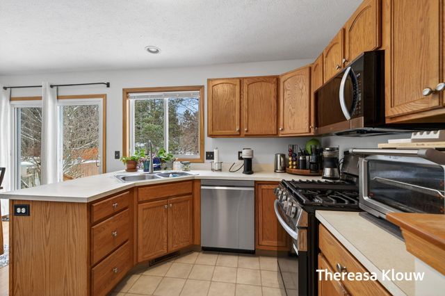 15158 Briarwood Street, Grand Haven Twp, MI 49417