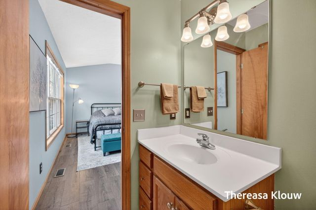 15158 Briarwood Street, Grand Haven Twp, MI 49417