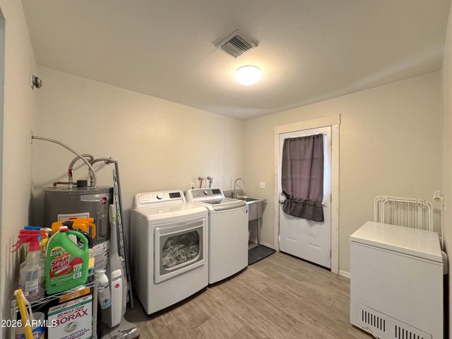 2420 E IVY Street, Mesa, AZ 85213
