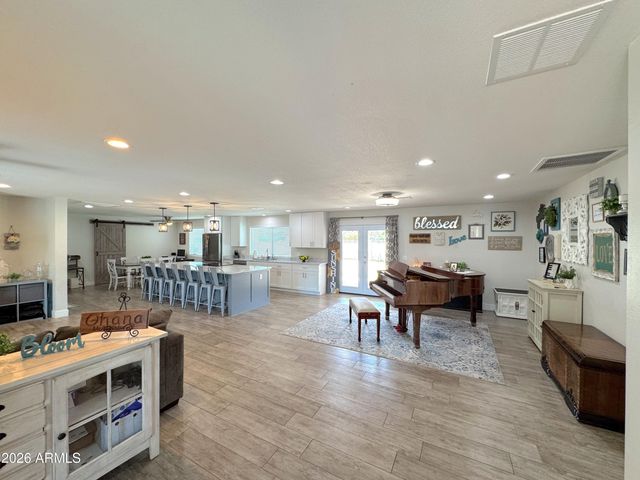 2420 E IVY Street, Mesa, AZ 85213