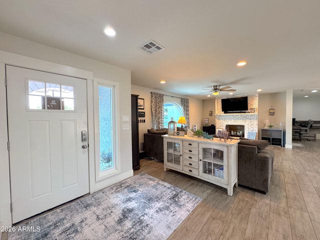 2420 E IVY Street, Mesa, AZ 85213