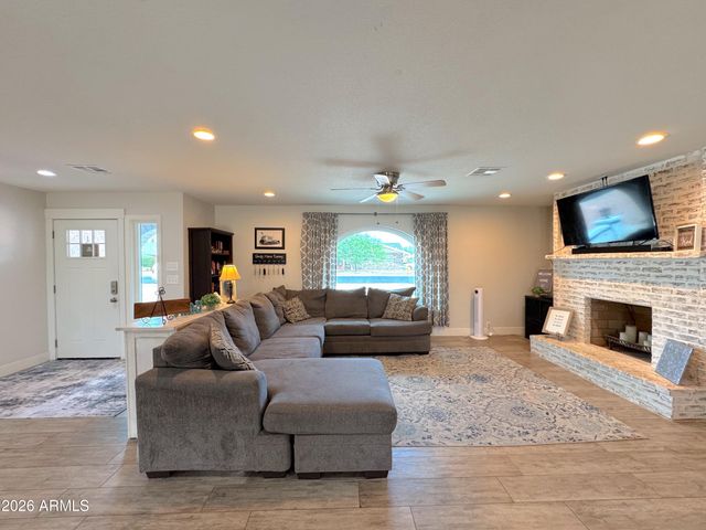 2420 E IVY Street, Mesa, AZ 85213