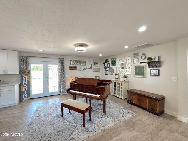 2420 E IVY Street, Mesa, AZ 85213