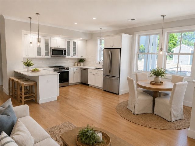 67 Queen Street 4B, East Greenwich, RI 02818