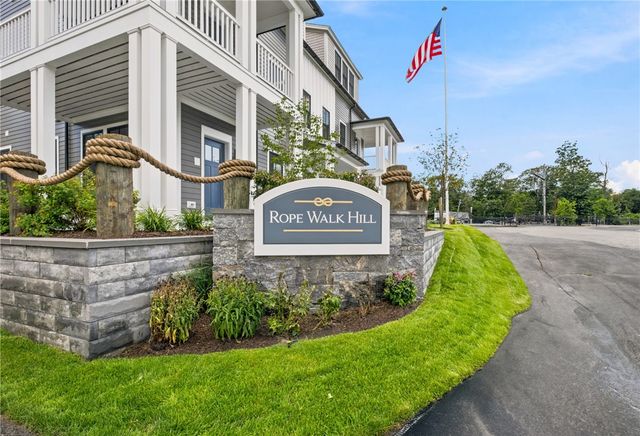 67 Queen Street 4B, East Greenwich, RI 02818