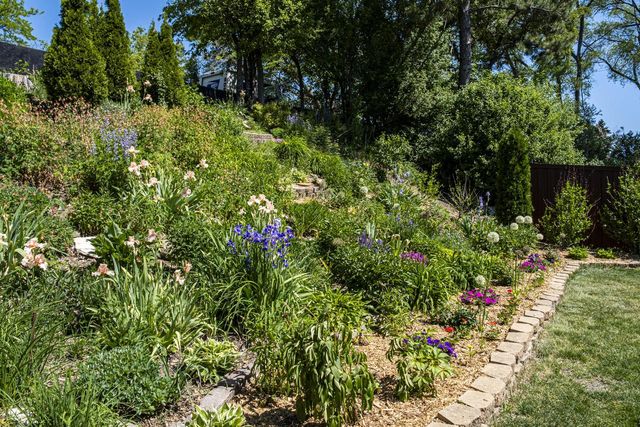 10536 W Grantosa DRIVE, Wauwatosa, WI 53222