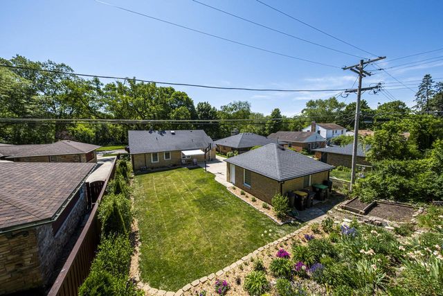10536 W Grantosa DRIVE, Wauwatosa, WI 53222