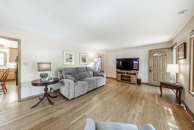 10536 W Grantosa DRIVE, Wauwatosa, WI 53222