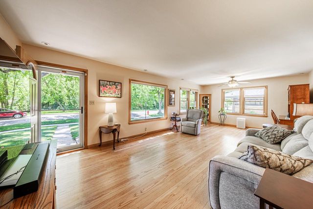 10536 W Grantosa DRIVE, Wauwatosa, WI 53222