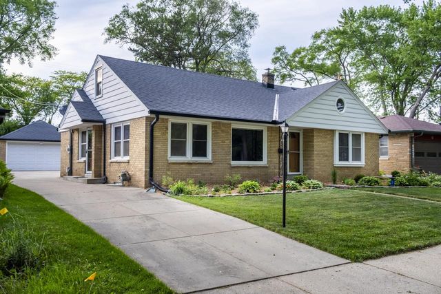 10536 W Grantosa DRIVE, Wauwatosa, WI 53222