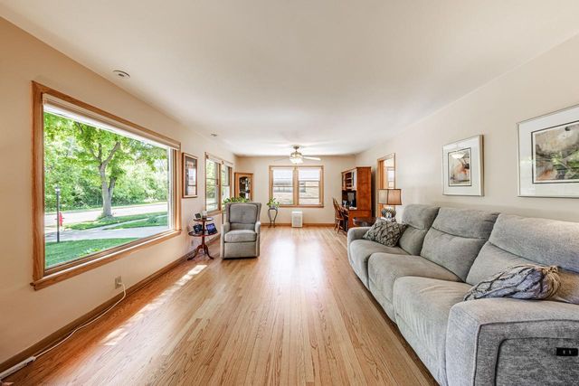 10536 W Grantosa DRIVE, Wauwatosa, WI 53222