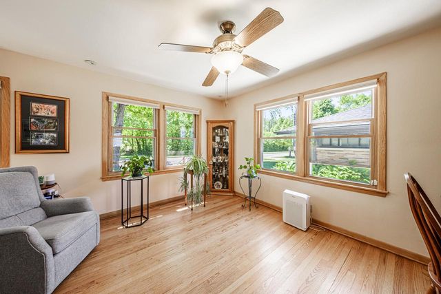 10536 W Grantosa DRIVE, Wauwatosa, WI 53222