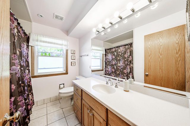 10536 W Grantosa DRIVE, Wauwatosa, WI 53222