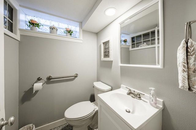 10536 W Grantosa DRIVE, Wauwatosa, WI 53222