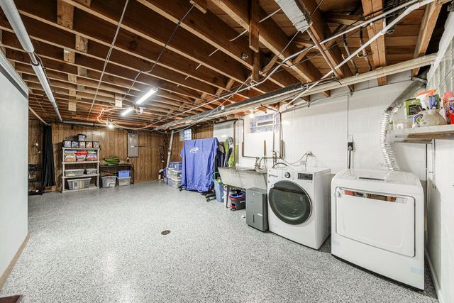 10536 W Grantosa DRIVE, Wauwatosa, WI 53222