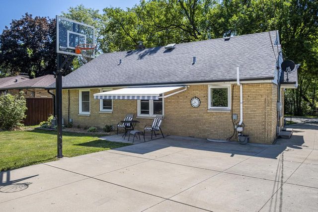 10536 W Grantosa DRIVE, Wauwatosa, WI 53222