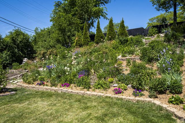 10536 W Grantosa DRIVE, Wauwatosa, WI 53222