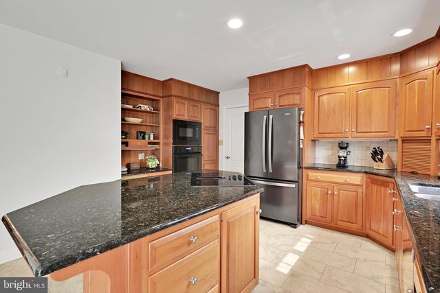 1318 BEACONFIELD LN, Lancaster, PA 17601