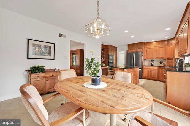 1318 BEACONFIELD LN, Lancaster, PA 17601