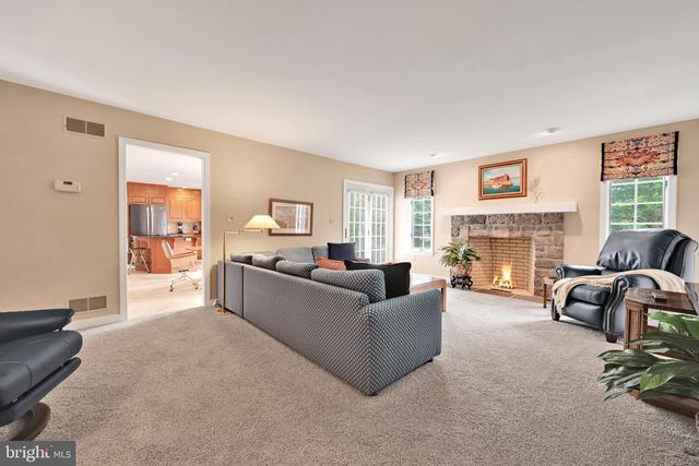 1318 BEACONFIELD LN, Lancaster, PA 17601