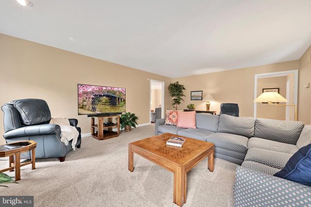 1318 BEACONFIELD LN, Lancaster, PA 17601