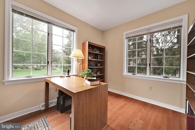 1318 BEACONFIELD LN, Lancaster, PA 17601