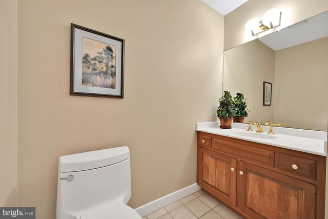 1318 BEACONFIELD LN, Lancaster, PA 17601