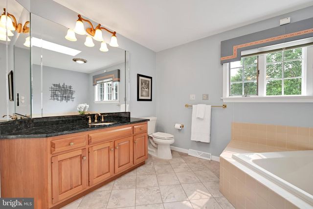 1318 BEACONFIELD LN, Lancaster, PA 17601