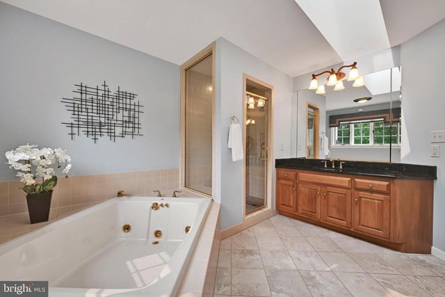 1318 BEACONFIELD LN, Lancaster, PA 17601