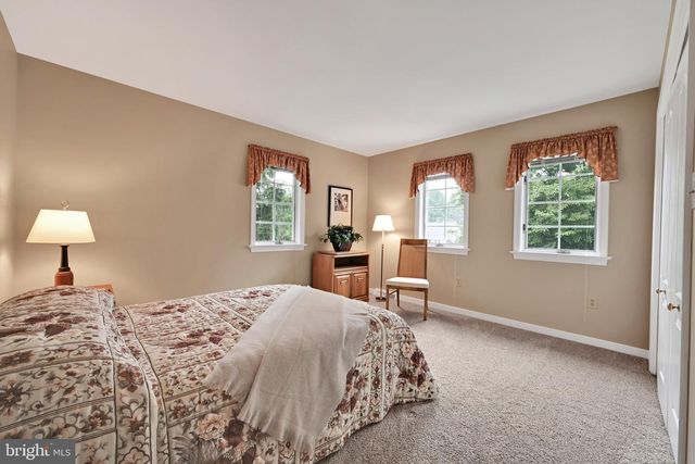 1318 BEACONFIELD LN, Lancaster, PA 17601
