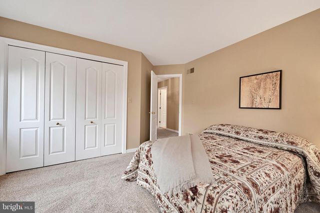 1318 BEACONFIELD LN, Lancaster, PA 17601