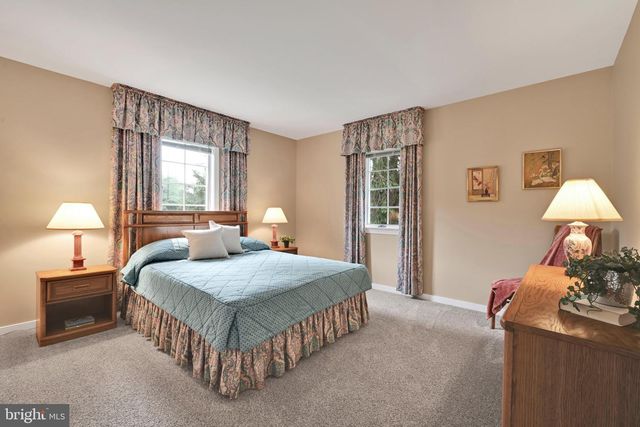 1318 BEACONFIELD LN, Lancaster, PA 17601
