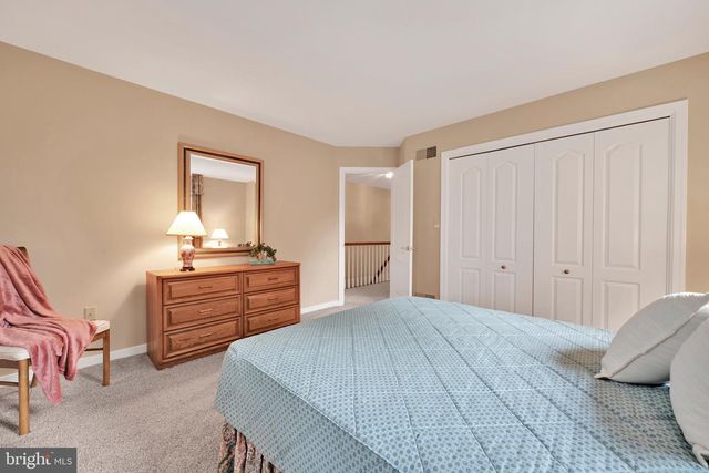 1318 BEACONFIELD LN, Lancaster, PA 17601