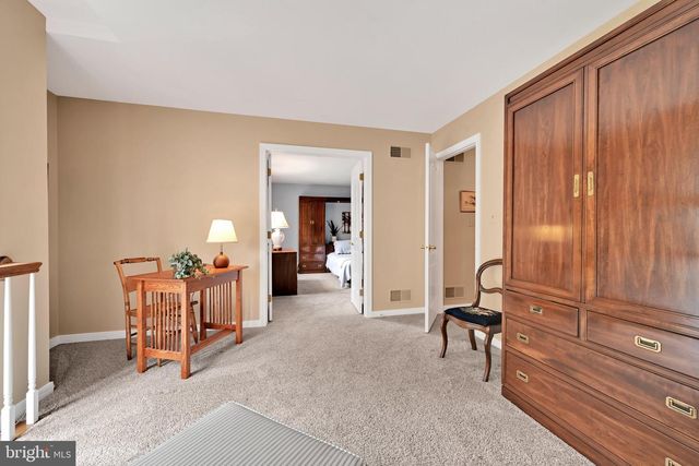 1318 BEACONFIELD LN, Lancaster, PA 17601
