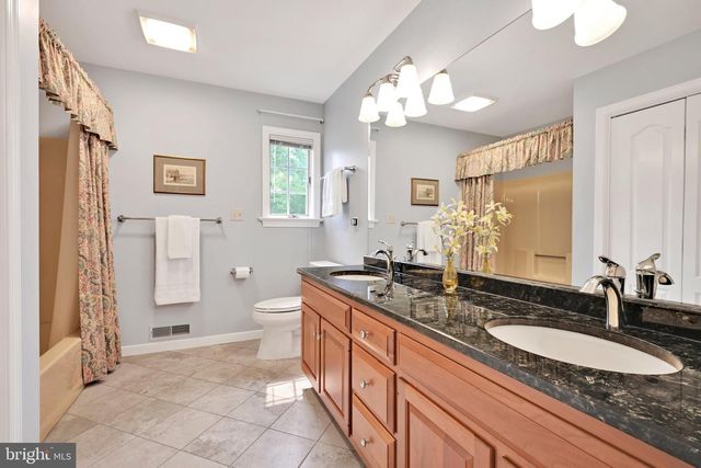 1318 BEACONFIELD LN, Lancaster, PA 17601