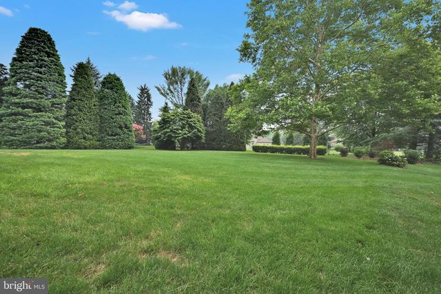 1318 BEACONFIELD LN, Lancaster, PA 17601