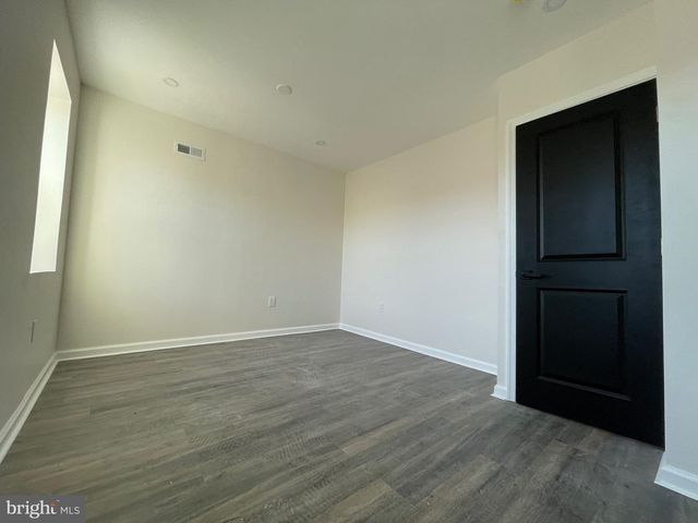 2704 S MARSHALL ST, Philadelphia, PA 19148
