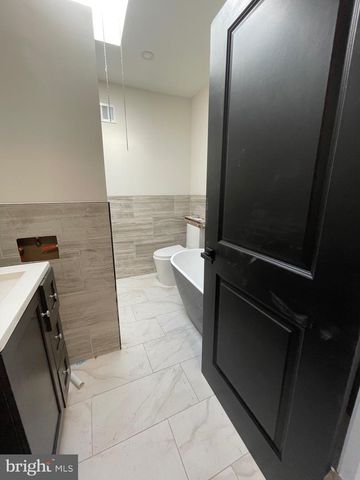 2704 S MARSHALL ST, Philadelphia, PA 19148