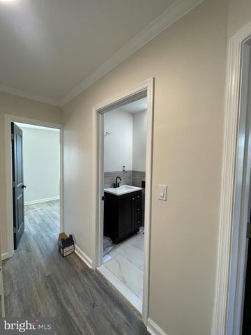 2704 S MARSHALL ST, Philadelphia, PA 19148