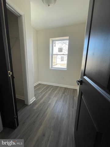 2704 S MARSHALL ST, Philadelphia, PA 19148
