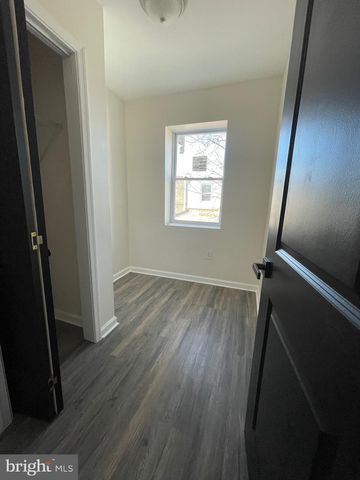 2704 S MARSHALL ST, Philadelphia, PA 19148