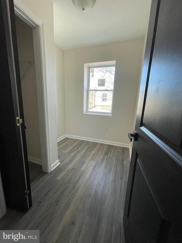 2704 S MARSHALL ST, Philadelphia, PA 19148