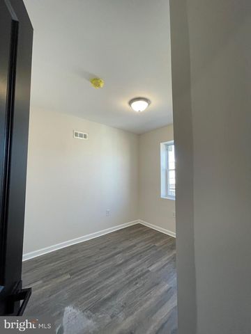 2704 S MARSHALL ST, Philadelphia, PA 19148